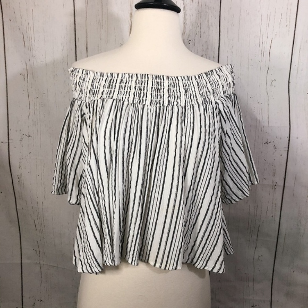 3/$25 Urban Outfitters Kimchi Blue Stripe Top